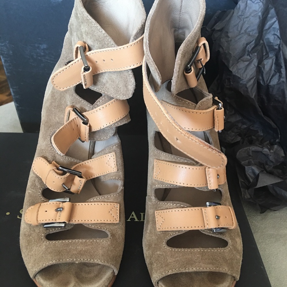 Surface to Air gently used wedge shoes